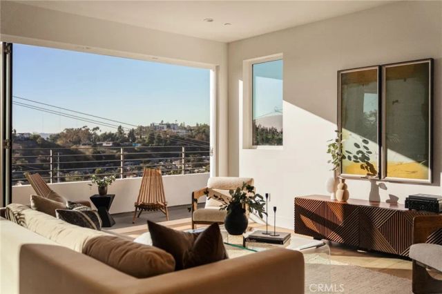 1919 Seigneur Avenue, Los Angeles, CA 90032