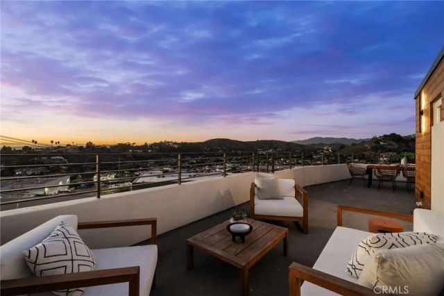 1919 Seigneur Avenue, Los Angeles, CA 90032