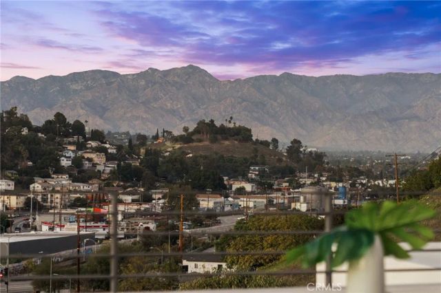 1919 Seigneur Avenue, Los Angeles, CA 90032