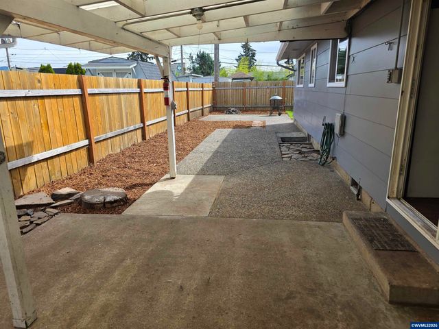 1148 Darlene Av, Springfield, OR 97477