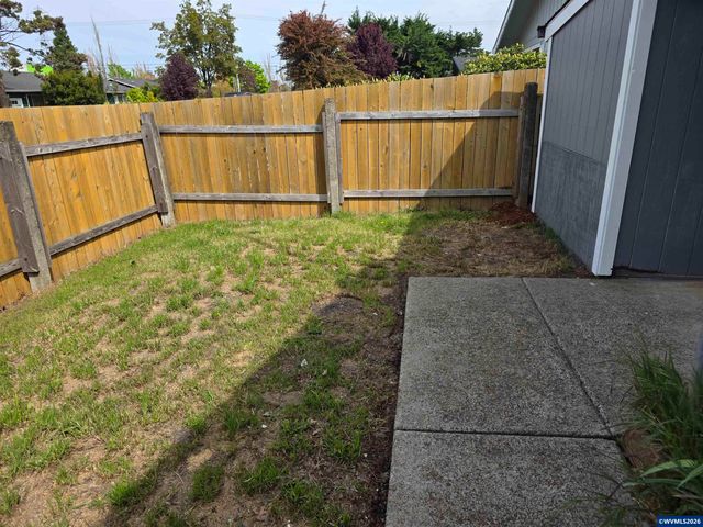 1148 Darlene Av, Springfield, OR 97477