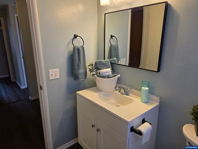 1148 Darlene Av, Springfield, OR 97477