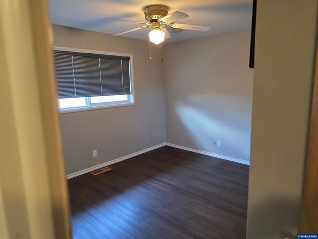 1148 Darlene Av, Springfield, OR 97477