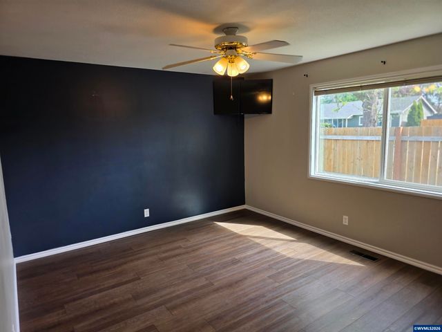 1148 Darlene Av, Springfield, OR 97477