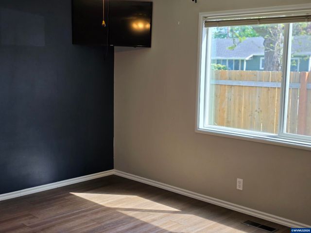 1148 Darlene Av, Springfield, OR 97477