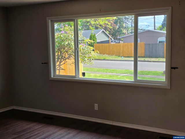 1148 Darlene Av, Springfield, OR 97477