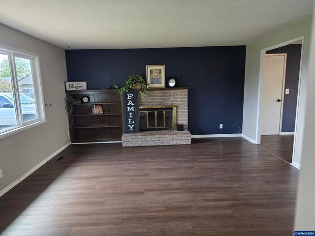 1148 Darlene Av, Springfield, OR 97477