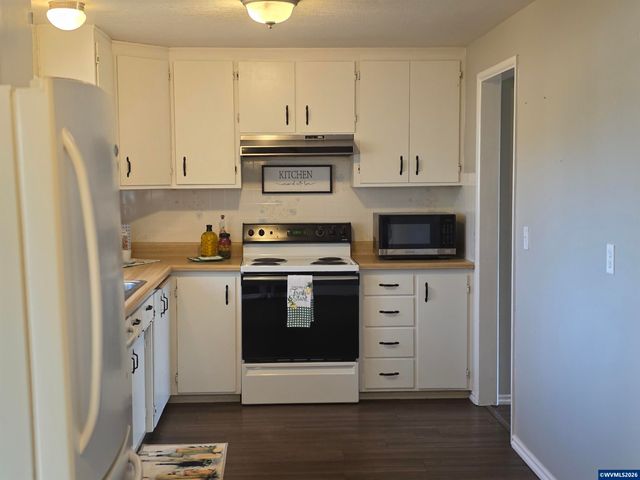 1148 Darlene Av, Springfield, OR 97477