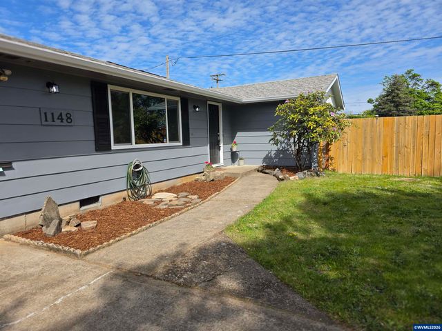 1148 Darlene Av, Springfield, OR 97477