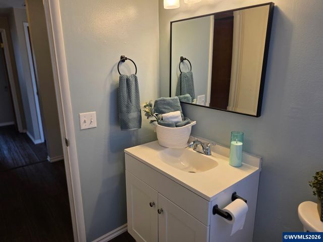 1148 Darlene Av, Springfield, OR 97477