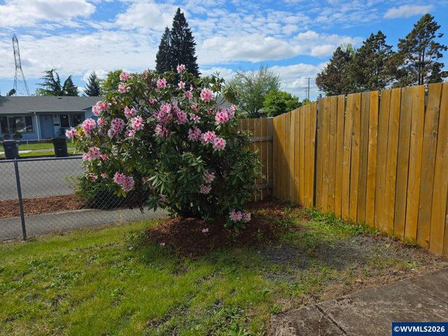 1148 Darlene Av, Springfield, OR 97477