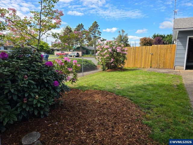 1148 Darlene Av, Springfield, OR 97477