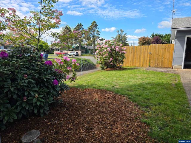 1148 Darlene Av, Springfield, OR 97477