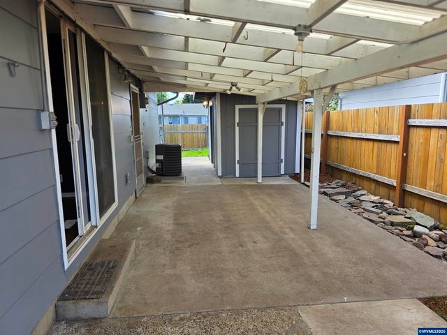 1148 Darlene Av, Springfield, OR 97477