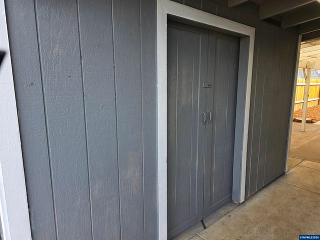 1148 Darlene Av, Springfield, OR 97477