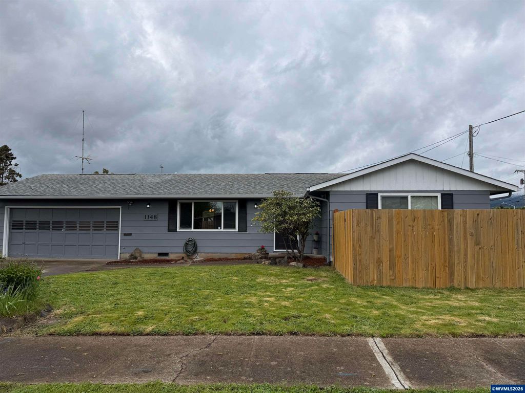 1148 Darlene Av, Springfield, OR 97477