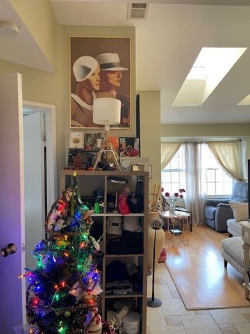 1255 WYNDHAM Drive 201, Palatine, IL 60074