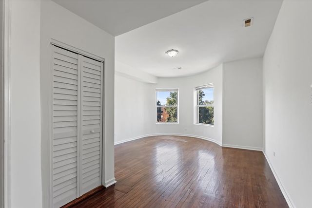 4423 S Prairie Avenue 1, Chicago, IL 60653