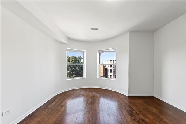 4423 S Prairie Avenue 1, Chicago, IL 60653