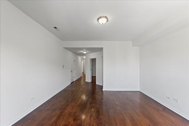 4423 S Prairie Avenue 1, Chicago, IL 60653