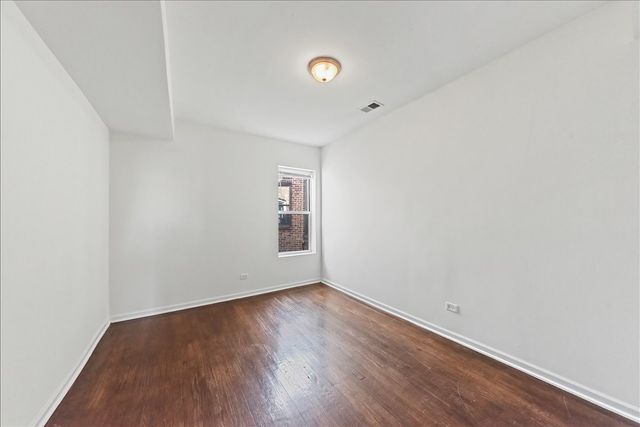 4423 S Prairie Avenue 1, Chicago, IL 60653
