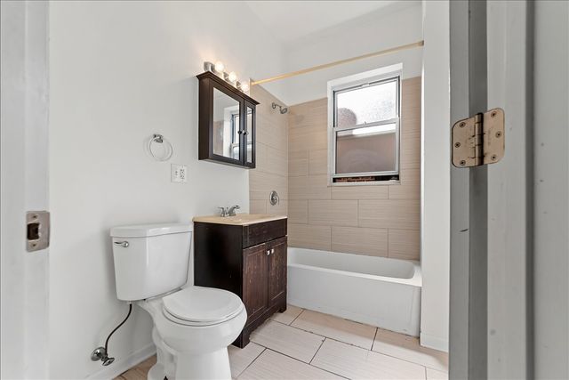 4423 S Prairie Avenue 1, Chicago, IL 60653
