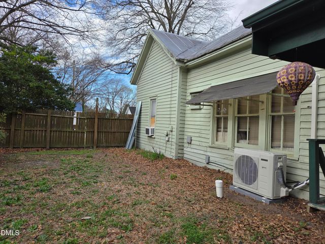 812 W Anderson Street, Selma, NC 27576