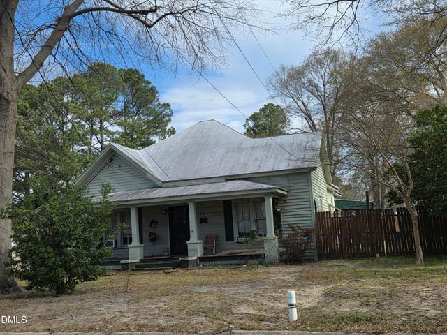 812 W Anderson Street, Selma, NC 27576