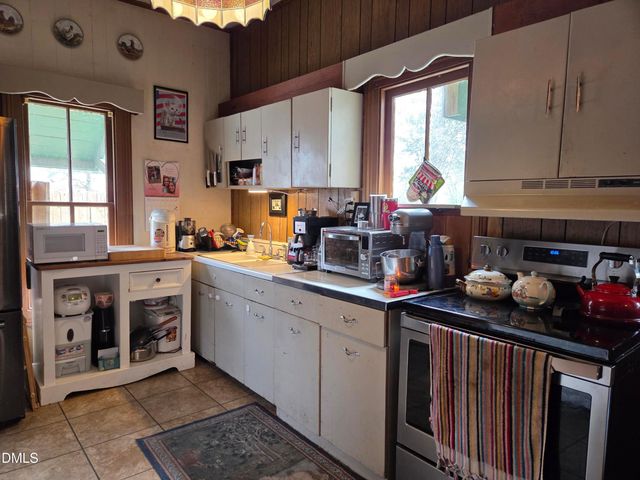 812 W Anderson Street, Selma, NC 27576