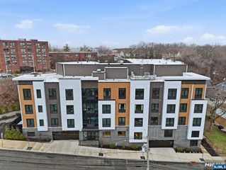 1435 10th Street 401, Fort Lee, NJ 07024