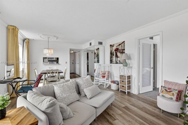 3048 E Sunrise Lakes Dr 221, Sunrise, FL 33322