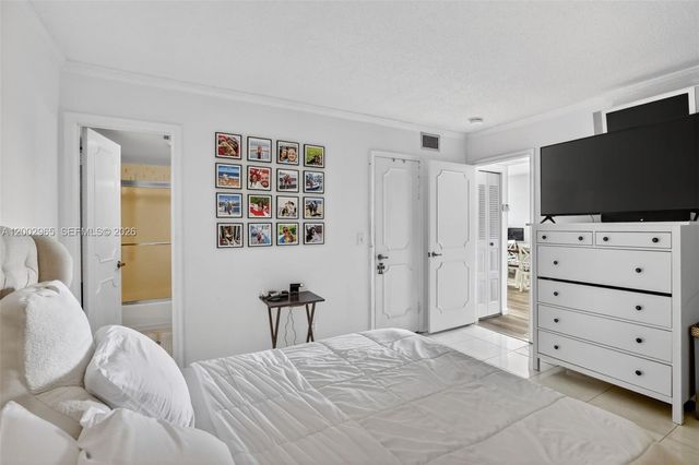 3048 E Sunrise Lakes Dr 221, Sunrise, FL 33322