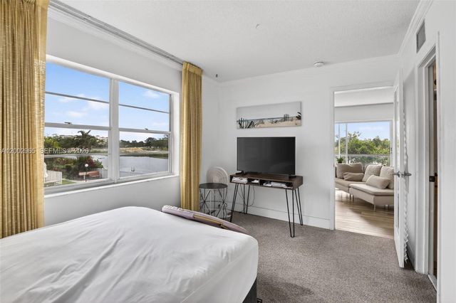 3048 E Sunrise Lakes Dr 221, Sunrise, FL 33322