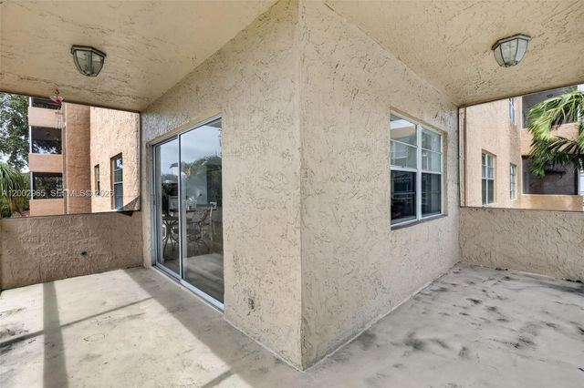 3048 E Sunrise Lakes Dr 221, Sunrise, FL 33322
