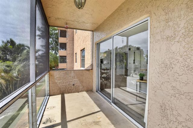 3048 E Sunrise Lakes Dr 221, Sunrise, FL 33322