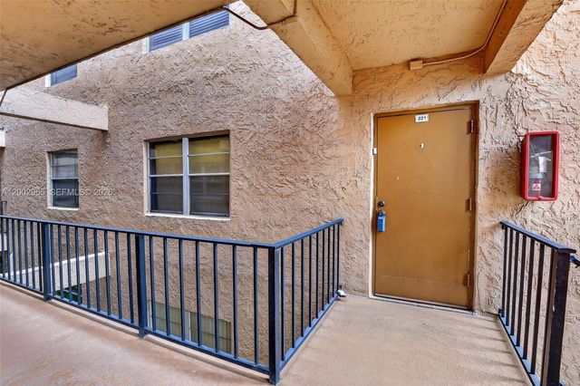 3048 E Sunrise Lakes Dr 221, Sunrise, FL 33322