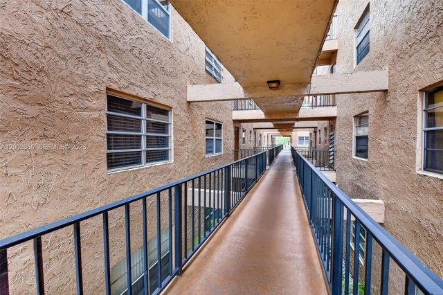 3048 E Sunrise Lakes Dr 221, Sunrise, FL 33322