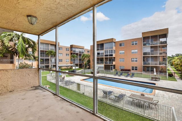 3048 E Sunrise Lakes Dr 221, Sunrise, FL 33322