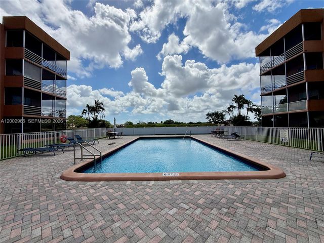 3048 E Sunrise Lakes Dr 221, Sunrise, FL 33322