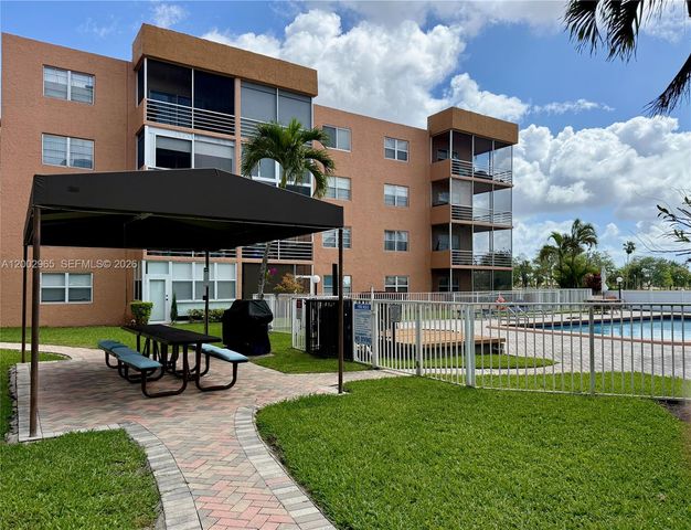 3048 E Sunrise Lakes Dr 221, Sunrise, FL 33322