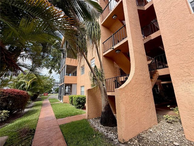 3048 E Sunrise Lakes Dr 221, Sunrise, FL 33322
