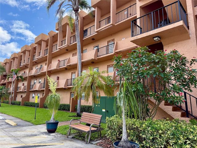 3048 E Sunrise Lakes Dr 221, Sunrise, FL 33322