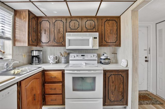 3048 E Sunrise Lakes Dr 221, Sunrise, FL 33322