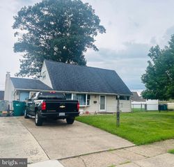 29 CLIFF RD, Levittown, PA 19057