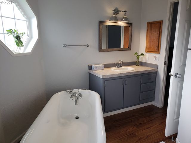 86413 CROFT LAKE Ln, Bandon, OR 97411