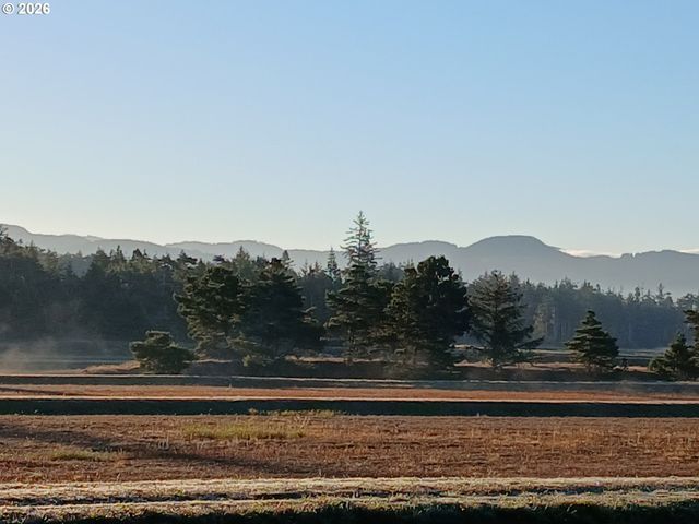 86413 CROFT LAKE Ln, Bandon, OR 97411