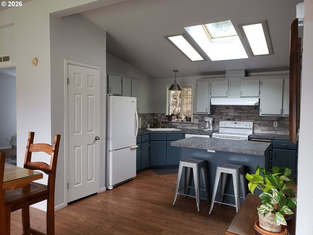 86413 CROFT LAKE Ln, Bandon, OR 97411