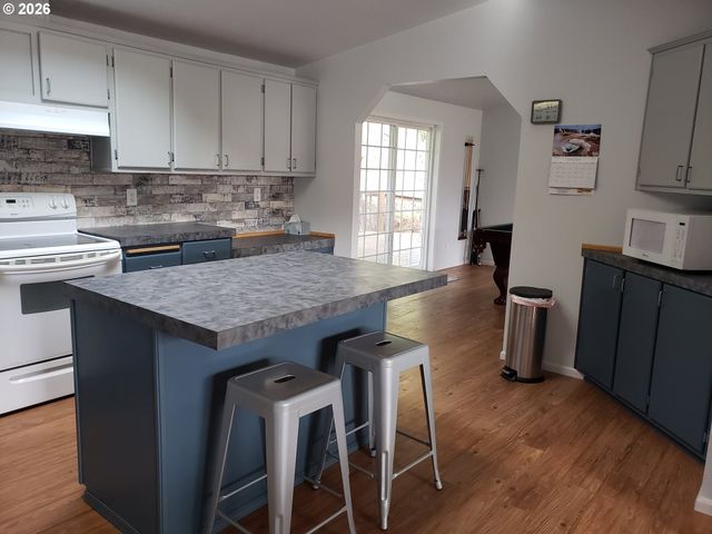 86413 CROFT LAKE Ln, Bandon, OR 97411