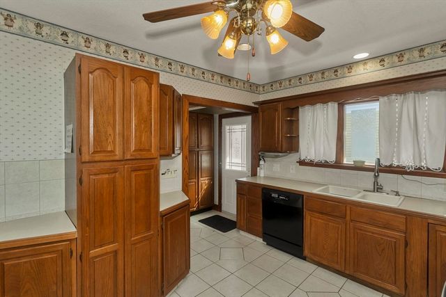 57 Lyndale St, Springfield, MA 01108