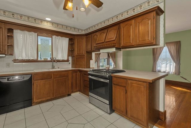 57 Lyndale St, Springfield, MA 01108